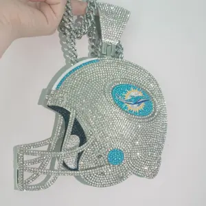Colgante de Casco para Fanáticos del Deporte, Plata de Ley con Pavé de Diamantes de Imitación Redondos, Cadena de Eslabones, Joyería de Moda Hip Hop para Hombre, Amuleto de Delfines - Product Image 1