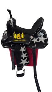 Silla de montar de exhibición de cuero genuino personalizada para carreras de barriles estilo western, con diseño de estrellas brillantes, asiento profundo duradero y cantle alto con estrellas plateadas brillantes - Product Image 3