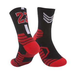 Chaussettes de sport rayées blanches et rouges, longueur mi-mollet, respirantes, tricotées, pour adultes, idéales pour le basketball et les activités sportives estivales - Product Image 3