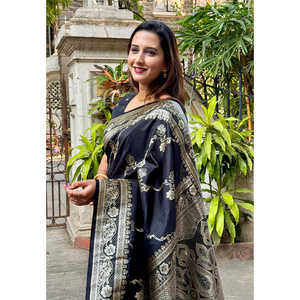 ผ้าส่าหรีไหมแบนาราซีสีดำทอลายจาล ผ้าไหมเนื้อนุ่ม แต่งด้วยดิ้นทอง งานฝีมืออินเดียและปากีสถาน โดย Elite Weaves - Product Image 3