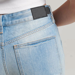 Pantalon en jean respirant grande taille pour femme de haute qualité avec broderie de patch personnalisée, coupe ample, décoration boutonnée - Product Image 5