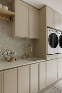 เฟอร์นิเจอร์ครัวไม้จริงดีไซน์ทันสมัยแบรนด์ SANYANG รุ่นหรูหราอเนกประสงค์ สีอ่อน - Product Image 3