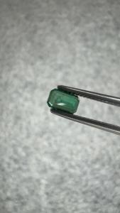 Émeraude Naturelle Zambienne 0,29 Ct Coupe Octogonale Dégradée Pierre Précieuse Verte pour Bague Sur Mesure, Pendentif et Bijoux Fins - Product Image 2
