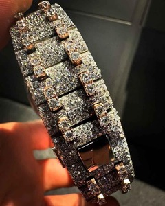 Reloj Hip Hop de Primera Calidad con Números Negros, Movimiento de Cuarzo, Esfera de Cristal, Adornado con Diamantes Redondos de Moissanita VVS - Product Image 4