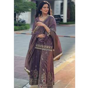 Lujoso vestido de fiesta morado con detalles dorados y bordado floral - Product Image 2