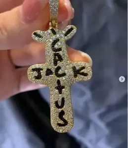 Collar de joyería llamativo con colgante de cruz de moissanita estilo hip hop, con micro pavé brillante y letra personalizada, de estilo religioso. - Product Image 1