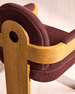 Silla de Comedor Moderna y Lujosa, Tapizada, con Brazos de Madera Sólida y Estructura Escultural de Roble, para Hoteles Boutique y Villas - Product Image 5