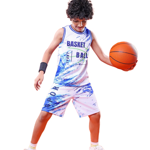 Tenue de basket-ball personnalisée par sublimation pour jeunes, vêtements d'équipe unisexes, ensemble maillot et short pour enfants, vêtements de sport pour garçons. - Product Image 1