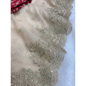 ชุดราตรีออกงานปาร์ตี้สีเบจผ้าส่าหรีเย็บลำดับและงานปัก zari - Product Image 5