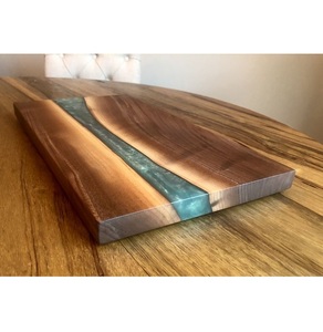 Planche à découper élégante en bois et résine époxy pour maisons modernes, artisanale, durable, pour cuisine - Product Image 1