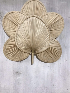 Éventail en feuille de palmier naturel en forme de cœur, écologique, portable, pour rafraîchissement, vente en gros, fabricant Vietnamien - Product Image 5