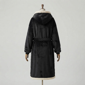 Bata de Forro Polar Negra con Capucha para Mujer, Manga Larga con Cinturón y Bolsillos, Color Sólido, Ropa Casual de Invierno, 100% Algodón Forrado, Estilo Urbano - Product Image 3