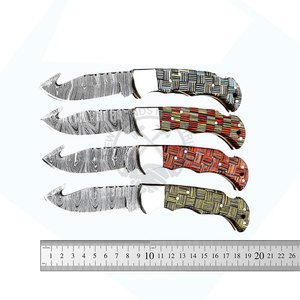 Couteau de poche pliant en acier Damas, entièrement personnalisé et fait main, avec manche en bois Pakka et talon en acier, idéal pour la survie et la chasse. - Product Image 6