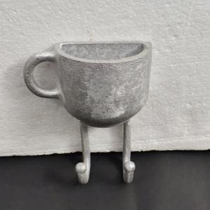 Crochet mural créatif en aluminium en forme de tasse à café, support décoratif unique pour manteaux et clés dans la cuisine, le café ou l'entrée - Product Image 4