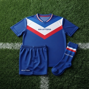 Ensemble de maillots et shorts de football personnalisés bleu, rouge et blanc, 100% polyester respirant, tenue d'équipe de football, uniforme sportif, service OEM - Product Image 6