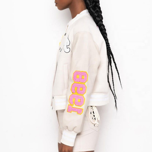 Chaqueta Varsity de Mezclilla Unisex Personalizada, Diseño de Parches Bordados en Satén de Seda, Forro de Poliéster/Algodón, Estilo Color Block - Venta al Por Mayor - Product Image 1