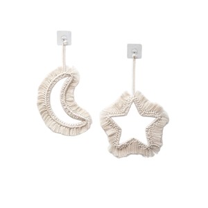 Décoration murale géométrique bohème en macramé crème Hemasa Fashions, franges en polyester lavables, thème nature et espace pour chambre d'enfant - Product Image 2