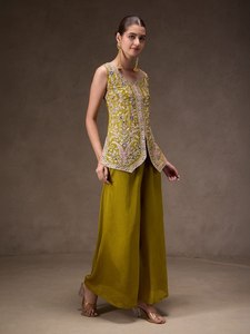 ชุดคุर्ติผ้าวิสโคสชีนอนปักลายพร้อมกางเกงและผ้าคลุมไหล่ ประดับด้วยงานปักเลื่อมเต็มผืน ชุดสำหรับงานปาร์ตี้สไตล์ชาติพันธุ์สำหรับผู้หญิง - Product Image 3