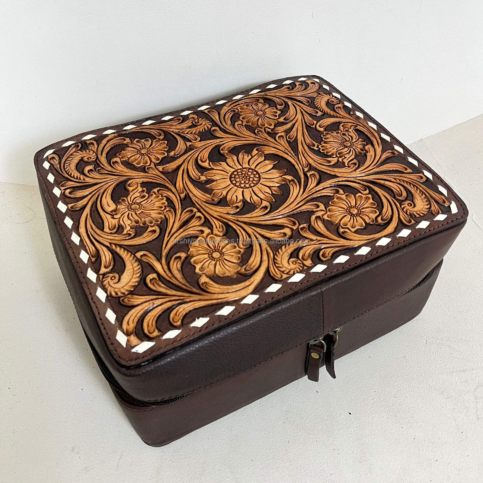 สีน้ำตาล