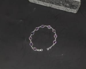 Bracelet en améthyste naturelle avec argent sterling 925 – Bijoux faits à la main en pierres précieuses violettes pour femmes |   Fournisseur en gros de bracelets en argent - Product Image 3