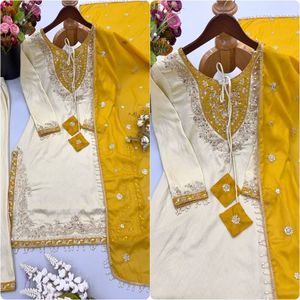 Ensemble de costume prêt-à-porter de qualité supérieure en soie Ronald avec broderie et travail de sequins, accompagné d'un dupatta en dentelle - Product Image 4
