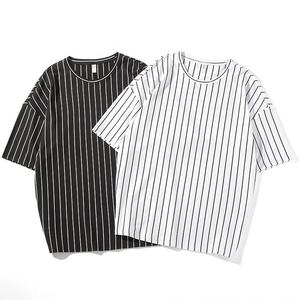Camisa holgada moderna con corte extragrande que aporta un toque audaz a atuendos informales con una comodidad premium. - Product Image 1