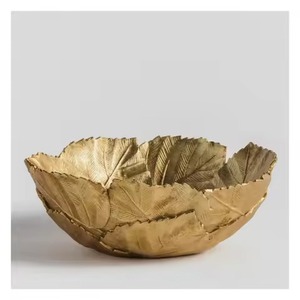 Moderna Bandeja de Metal para Frutos Secos con Acabado Brillante, Plato para Servir Aperitivos, Elegante Vajilla, Colección de Regalos - Product Image 1
