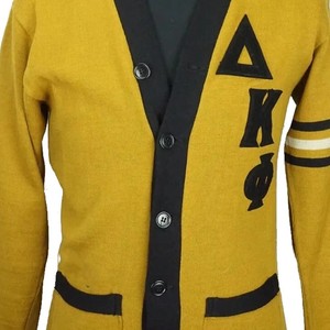Cárdigan de punto grueso para hombre, amarillo, de lana/cachemira/algodón, con logotipos personalizados, diseño Delta para letras Phi, mangas sólidas de manga larga - Product Image 2