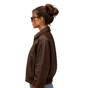 Chaqueta Bomber Corta de Cuero Genuino con Estampado de Cocodrilo Avirex, Diseño Nuevo y Grueso para Invierno, Venta al Por Mayor Personalizada |   Retro para Mujer - Product Image 6