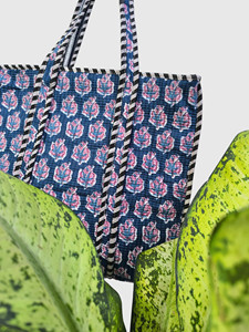 Sac fourre-tout bohème en coton, imprimé floral bleu, bordure rayée, ouverture supérieure, sac à main - Product Image 6