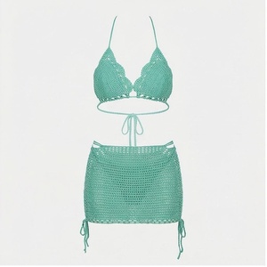Ensemble de yoga 2 pièces imprimé papillon bleu avec finition dorée, body à col en V profond et jupe portefeuille longueur genou - Product Image 1