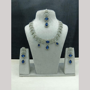 Ensemble collier et boucles d'oreilles en cristal et strass plaqué argent, style ethnique traditionnel, avec maang tikka pour mariage, JeweleMarket - Product Image 1