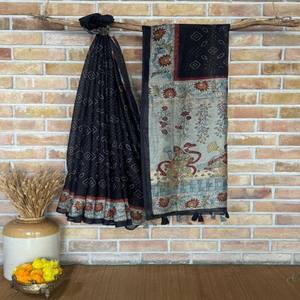 Sari de lino de seda VASTRA COTTAGE con diseño de fusión Bandhani Kalamkari, borlas Phunka y blusa Kalamkari a juego - Product Image 3