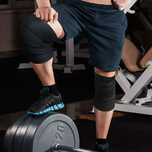 Genouillère élastique noire avec fermeture réglable, soutien de compression, design uni - Product Image 3