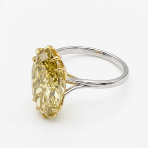 Anillo de Compromiso y Boda Solitario con Diamante Amarillo Ovalado de 4 Quilates Cultivado en Laboratorio, Oro Bicolor de 14K, Certificado IGI, Engaste de Garras, Lujoso - Product Image 1