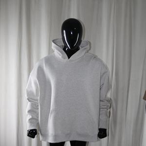 Sudadera con capucha de algodón grueso de color gris ceniza, talla grande, corte ajustado, estilo americano, con bordado desgastado, de la marca Finer Threads. - Product Image 4
