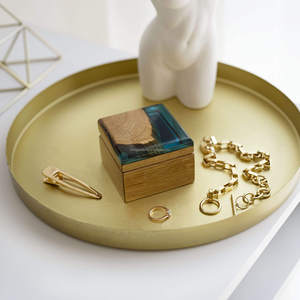 Boîte à bijoux en bois brut en gros, boîte à trésors en bois foncé, boîte de rangement pour bagues de mariage en bois avec support pour bague en résine époxy - Product Image 1