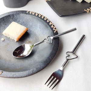 Conjunto de servicio de barra de ensalada, mango de diseño de forma de corazón medio decorativo de Metal, mesa de Casa pulida plateada, postre, ensalada, cuchara para servidor - Product Image 1