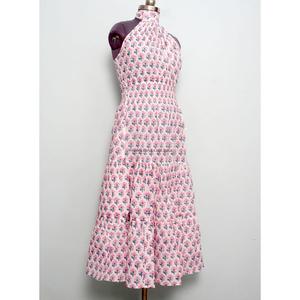 เดรสยาวลำลองลายดอกไม้พิมพ์ลายผ้าฝ้ายสำหรับผู้หญิง สีสันสดใส คอแบบผูก สายคล้องคอ แขนยาว ทรงหลายชั้น ไซส์พลัส - Product Image 4