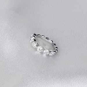 Bague de fiançailles et de promesse unisexe en or blanc 14 carats avec diamants ronds brillants cultivés en laboratoire, sertis sur toute la surface, pour la mariée - Product Image 2