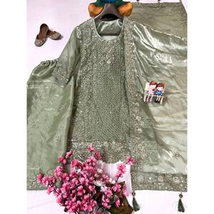 Ensemble de costume de soirée pour femmes de créateur avec broderie de paillettes - Product Image 2