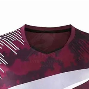 Uniforme de volley-ball conçu en tissu anti-transpiration pour garder les joueurs au frais et au sec pendant les matchs de volley-ball intenses. - Product Image 5