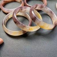 Bracelets en résine très tendance et les plus vendus. Les bracelets en résine sont des accessoires polyvalents utilisés comme bijoux audacieux et avant-gardistes.2026.