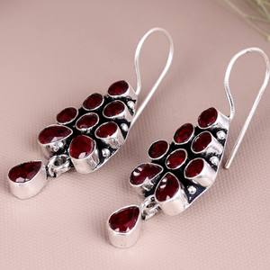 Pendientes con diseño de racimo en forma de lágrima y engaste de latón plateado oxidado |   Joyería Tribal Boho India Vintage |   Fiesta de Mujeres - Product Image 3