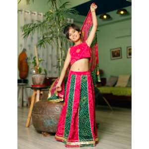 Ensemble Lehanga Choli pour enfants multicolores Bandhej pour les occasions de mariage - Product Image 2
