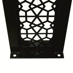 Panneau de rampe d'escalier mural traditionnel en fer forgé – résistant à la rouille, facile à assembler, avec un motif géométrique. - Product Image 4