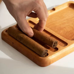 Cendrier à cigares élégant en bois pour la maison, le bureau et l'extérieur – Support à cigares pratique et raffiné, universel pour l'international - Product Image 1