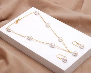 Collar Hecho a Mano con Gema en Forma de Lágrima de Perla Dulce, Chapado en Oro de 18k sobre Plata de Ley 925 - Product Image 1