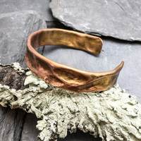 Bracelet manchette en cuivre fait main, martelé, forme irrégulière, style antique, poli à la main, bijou unisexe pour fête d'anniversaire