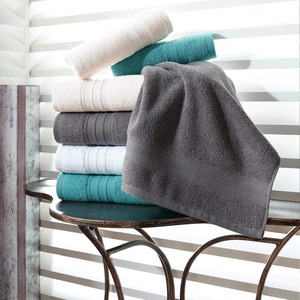Serviettes de bain en coton 100% pur, directement de l'usine, douces, absorbantes et réutilisables, pour hôtels et complexes hôteliers, disponibles à la vente - Product Image 1